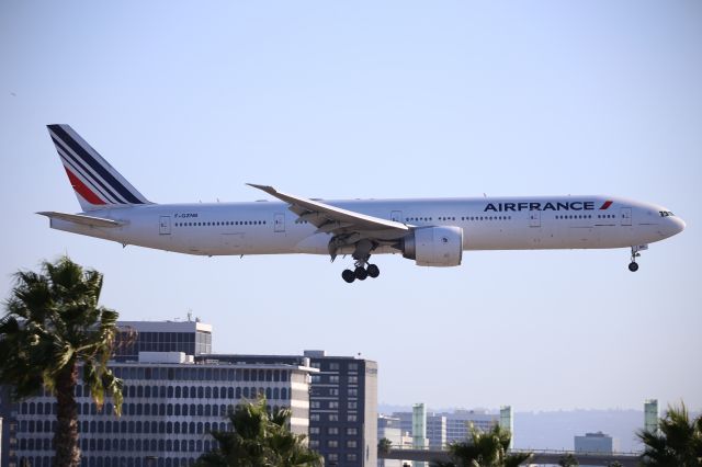 BOEING 777-300ER (F-GZNB)