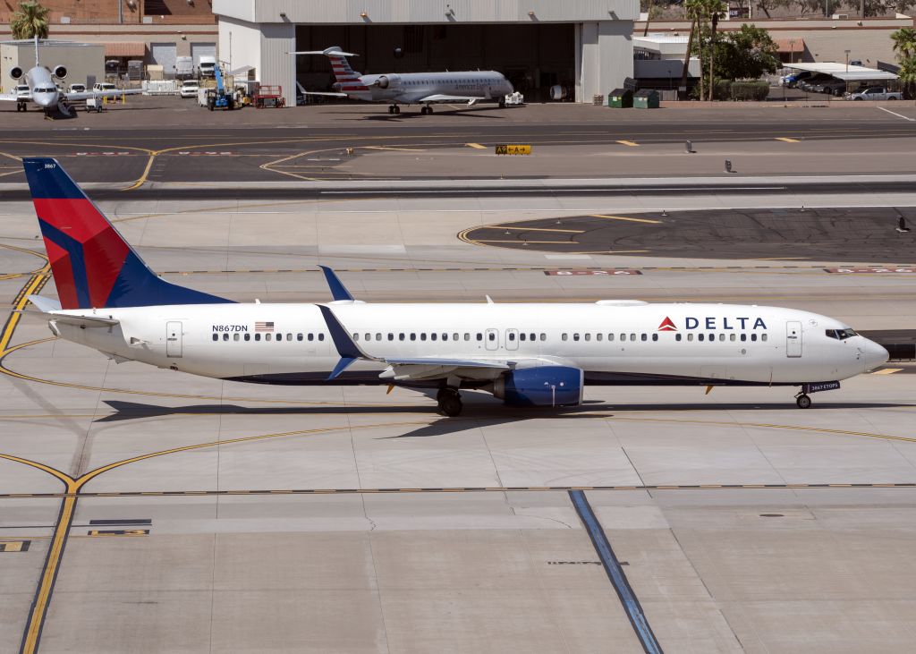 Boeing 737-900 (N867DN)