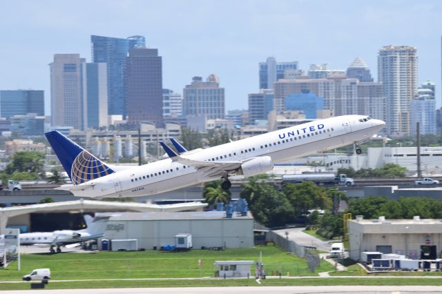 Boeing 737-700 (N47414) - Departing FLL from Rnwy 10L on 6-23-17