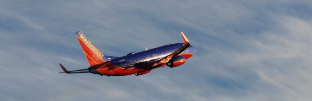 Boeing 737-700 (N706SW) - SWA B737-700 departing SNA into the sunset.