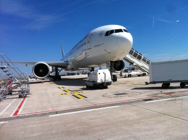 BOEING 777-300 (F-GSQF)