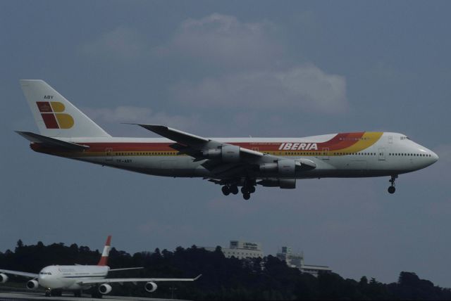 Boeing 747-200 (TF-ABY) - Short Final at Narita Intl Airport Rwy16R on 1998/09/05