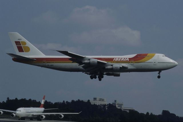 Boeing 747-200 (TF-ABY) - Short Final at Narita Intl Airport Rwy16R on 1998/09/05