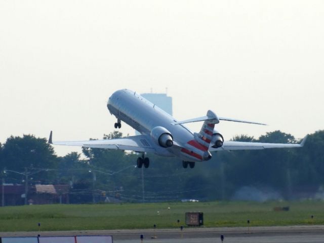 Canadair Regional Jet CRJ-700 (N541EA)