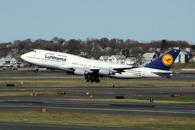 Boeing 747-400 (D-ABVE) - Lufthansa 423 Heavy to Frankfurt