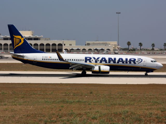 Boeing 737-800 (EI-EKE)