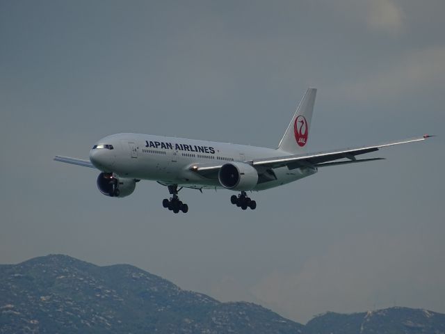 Boeing 777-200 (JA704J)