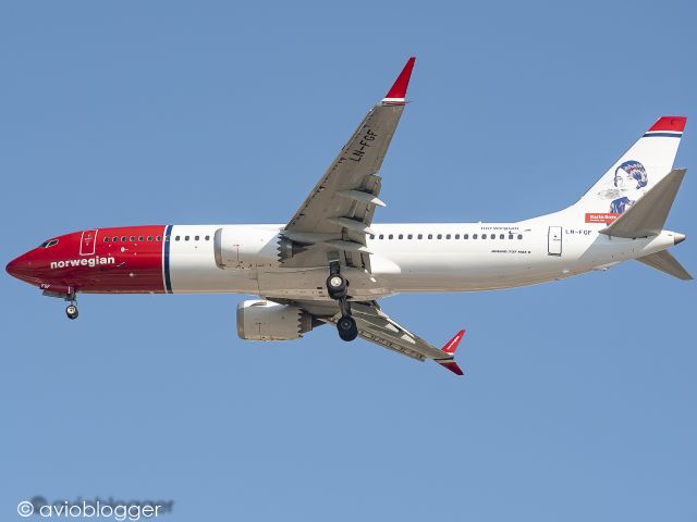 Boeing 737-700 (LN-FGF) - in atterraggio