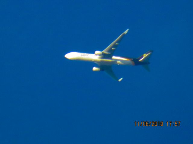 BOEING 767-300 (N329UP)