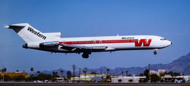 BOEING 727-200 (N2814W) - PHX 11-5-1983