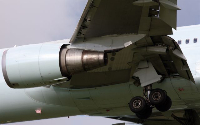 C-GHLT — - Air Canada Boeing 767-333ER undercarrage at YVR - July 11th, 2010