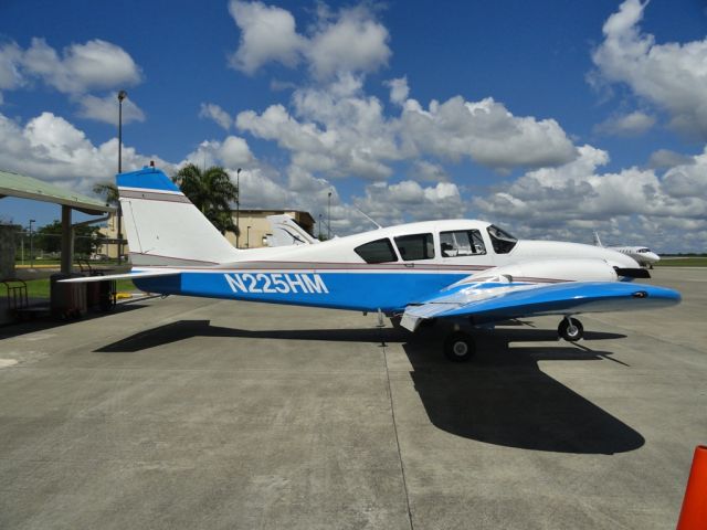 Piper Aztec (N225HM)