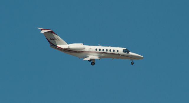 Cessna Citation CJ3 (N95LL) - Base to final for 09 at Carson City