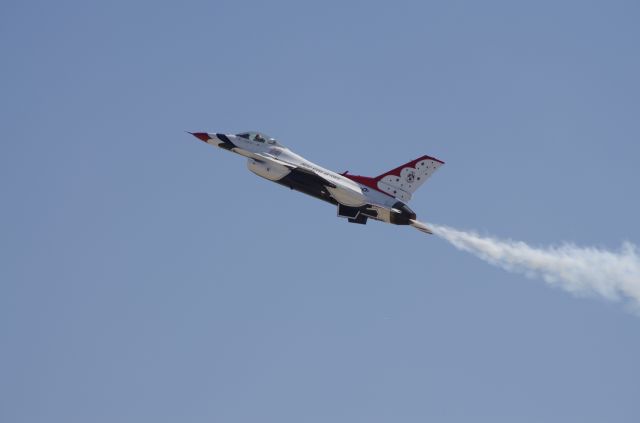 Lockheed F-16 Fighting Falcon — - March Air Reserve Base