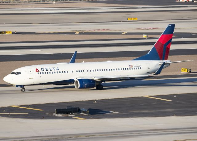 Boeing 737-800 (N3757D)