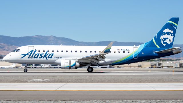 Embraer 175 (N632QX)