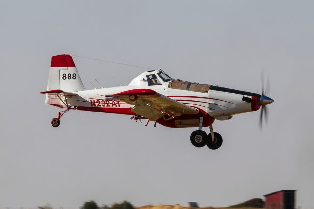 Air Tractor AT-802 (T888) - Air Tractor AT-802 (N232AT), operated by Aeronautical Technologies Inc. at the time, on final for runway 8 at the Idaho County Airport in Grangeville.