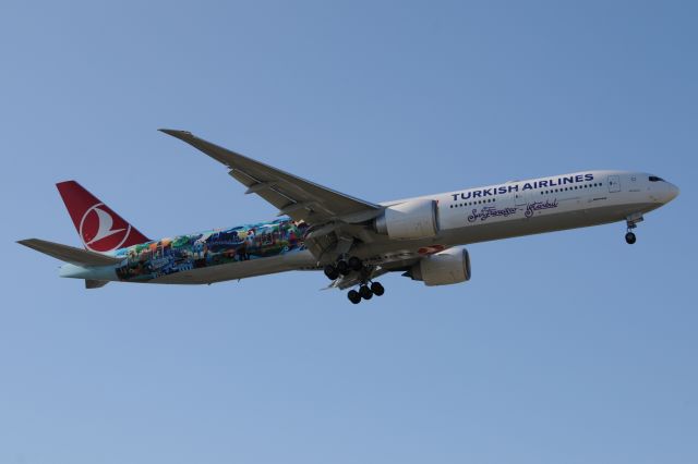 Boeing 777-200 (TC-JJU) - Landing at ORD on 08-11-15 on 10-C at days end.