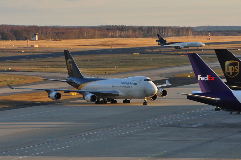 Boeing 747-400 (N576UP) - Finding a parking lot on a busy sunday afternoon in CGN