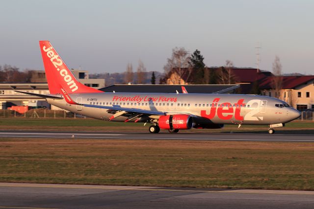 Boeing 737-800 (G-DRTU)