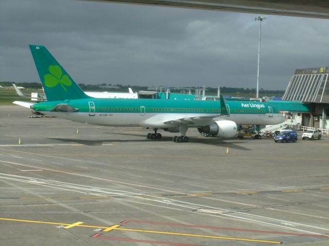 Boeing 757-200 (EI-LBS) - The first Aer Lingus B757 I ever saw. Photograph made from off terminal DUB, waiting for my Germanwings flight 4U397 back to CGN at 24th may 2015.