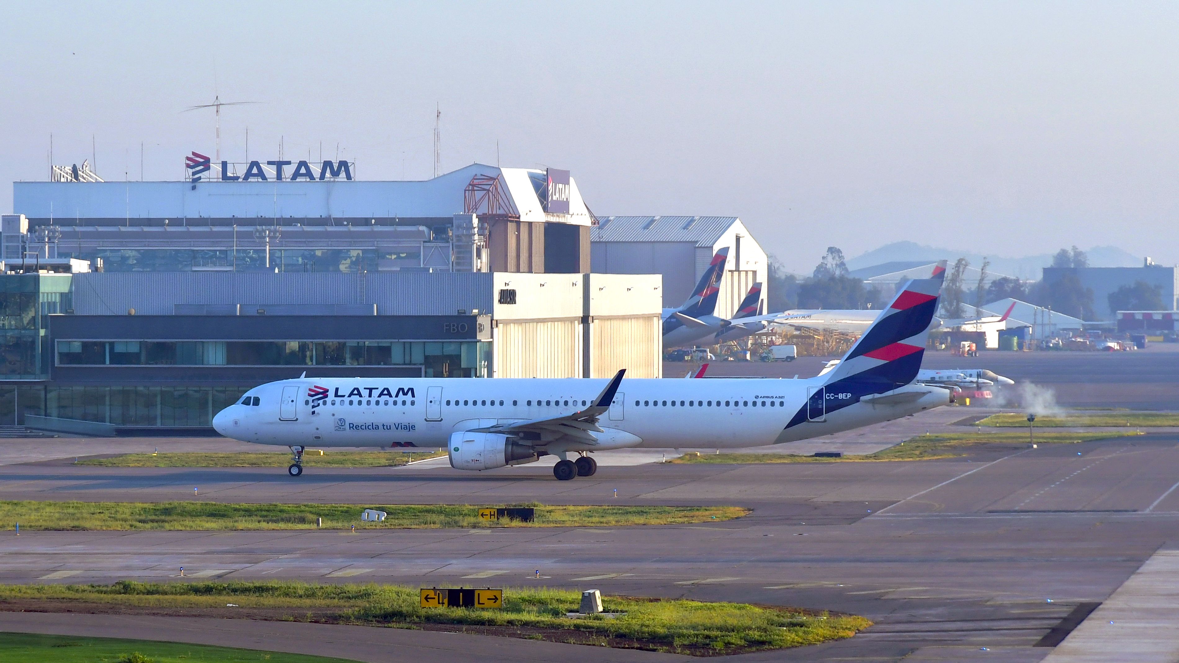Airbus A321 (CC-BEP) - Latam Airlines Chile Airbus A321-211(WL) CC-BEP in Santiago 