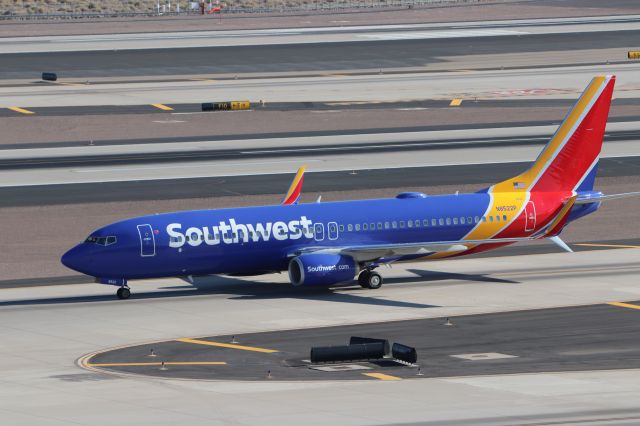 Boeing 737-800 (N8522P)
