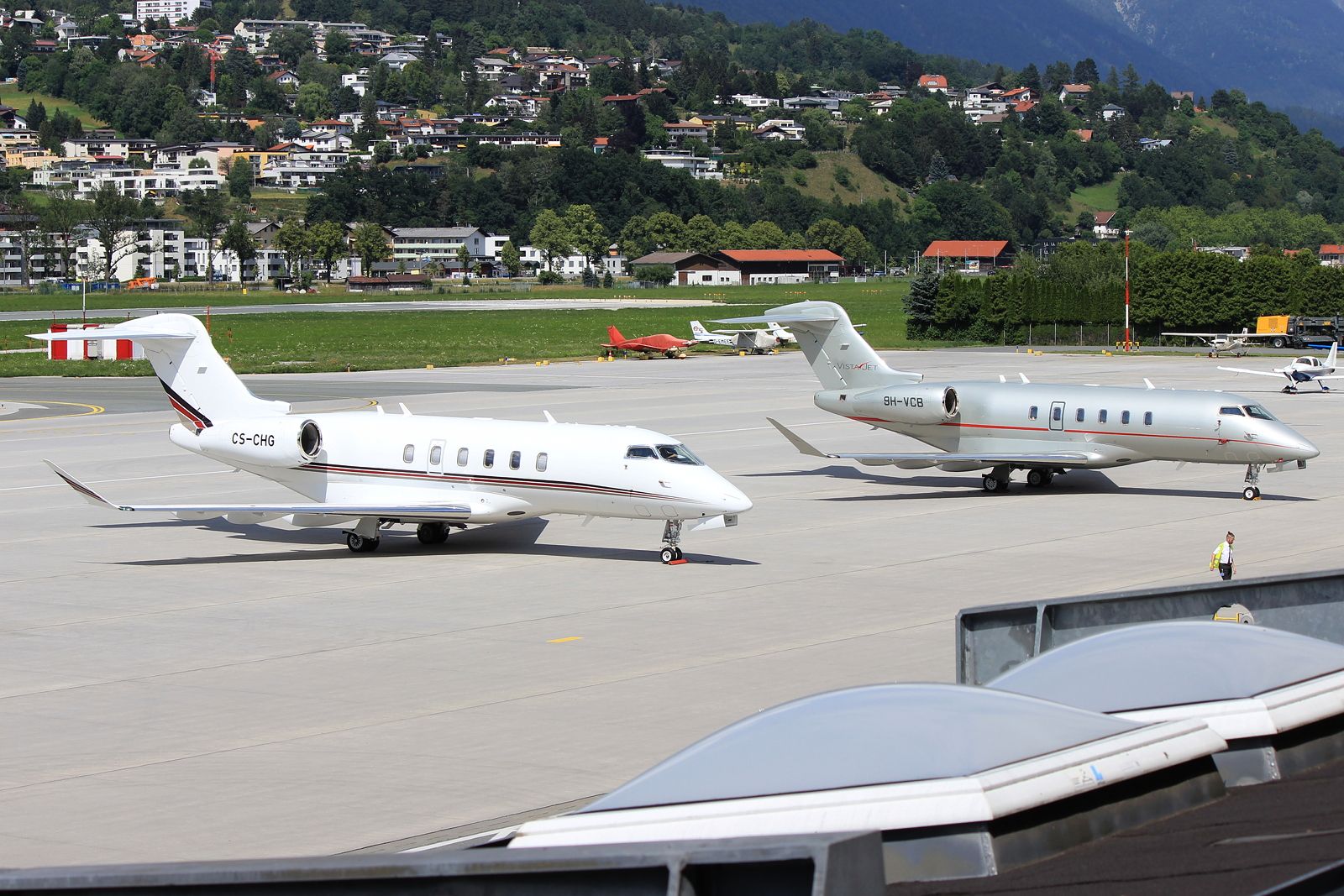 Canadair Challenger 350 (CS-CHG)