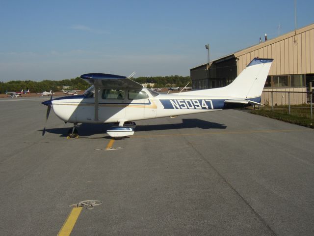 Cessna Skyhawk (N50947) - Saratoga County Airport - lazy Sunday afternoon.