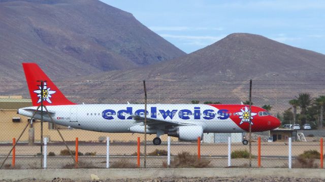 Airbus A320 (HB-IJV) - HB-IJV Edelweiss Air Airbus A320-214 FUE/GCFV Spotting