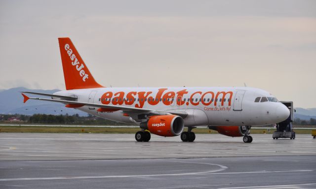 Airbus A319 (G-EZAX) - EasyJet Airbus A319-111 G-EZAX in Zagreb