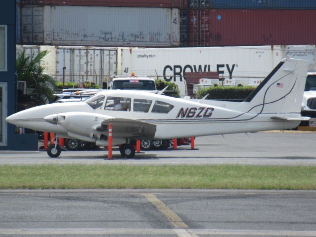 Piper Aztec (N6ZG)