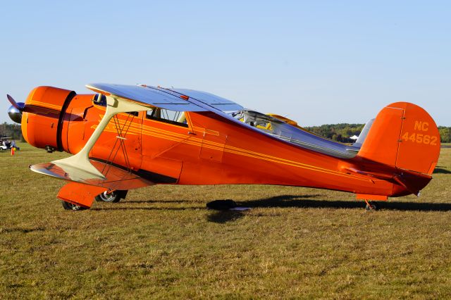 NC44562 — - Three D17s planes in a row.  Photographed at Beech Party @ Tullahoma Airport.  