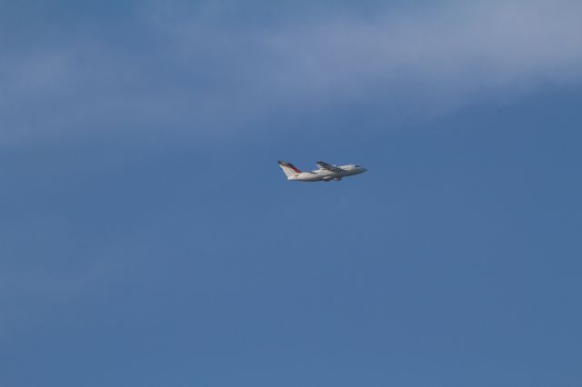 Embraer 170/175 (EI-RJF) - Avro RJ85, van CityJet, komend vanuit Londen City vliegt boven Nieuwkoop, in de aanvliegroute naar de Aalsmeerbaan op Schiphol.