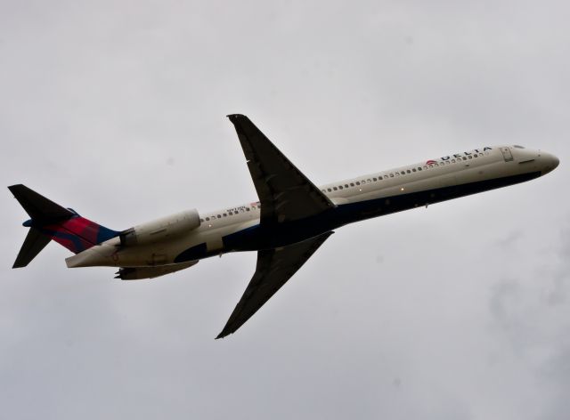 McDonnell Douglas MD-88 (N972DL)