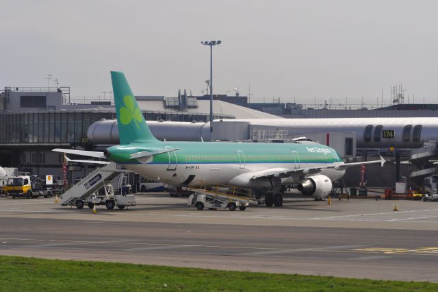 Airbus A321 (EI-CPE) - Aer Lingus Airbus A321-211 EI-CPE in London Heathrow