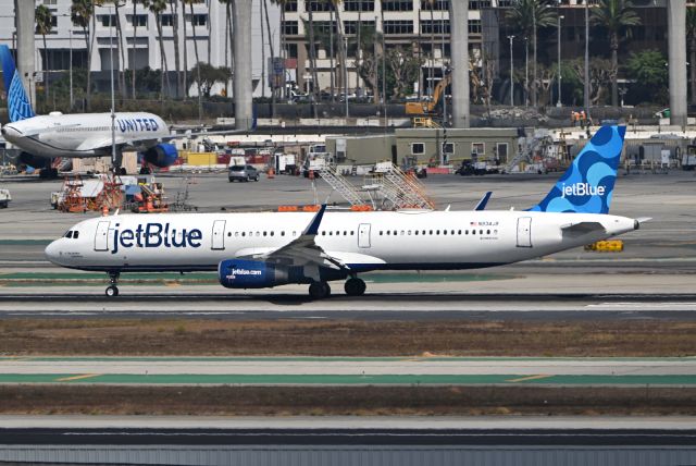 Airbus A321 (N934JB)
