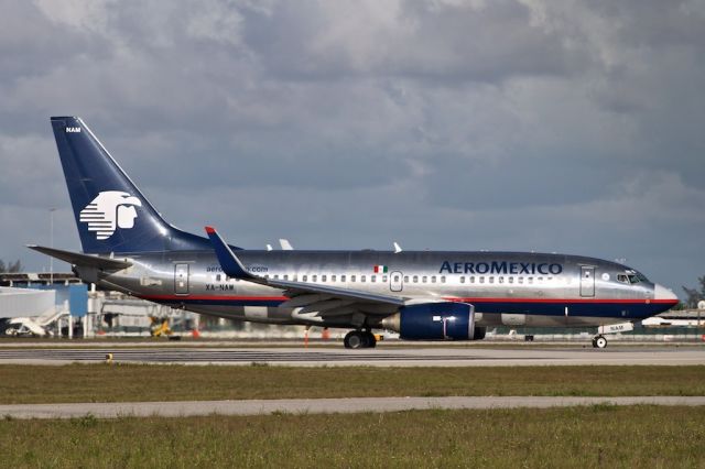Boeing 737-700 (XA-NAM)