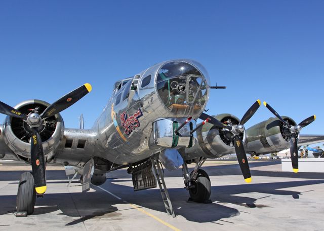 Boeing B-17 Flying Fortress (N9323Z)