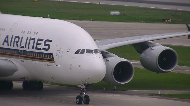 Airbus A380-800 (9V-SKY)