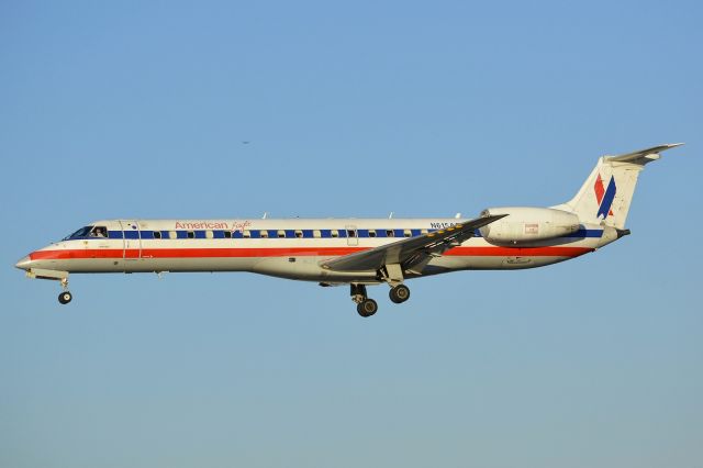 Embraer ERJ-145 (N615AE)