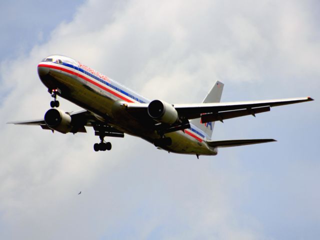 BOEING 767-300 —