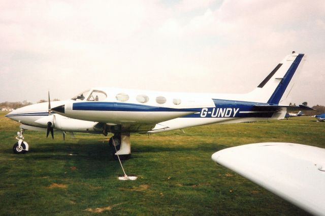 Cessna 340 (G-UNDY) - Seen here in Apr-94.br /br /Reregistered G-LAST 2-Sep-96,br /then G-LUND 27-Mar-03.br /Registration cancelled 12-Apr-11. Broken up at EGSX.