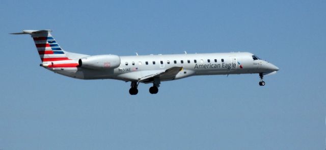 Embraer ERJ-145 (N651AE) - On final is this 2001 American Airlines Eagle Embraer 145LR in the Spring of 2021.