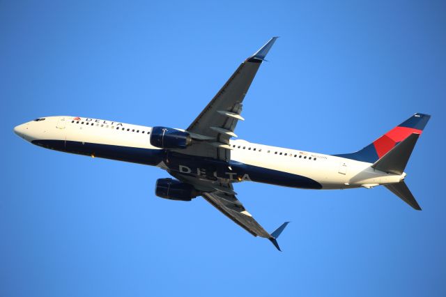 Boeing 737-900 (N832DN)