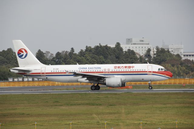 Airbus A320 (B-2411) - Departure at NRT Airport Runway 16R on 2011/10/9