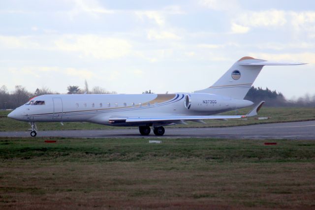 Bombardier Global 5000 (N373GG) - Lining up to depart rwy 22 on 16-Feb-24 returning to EDMO.