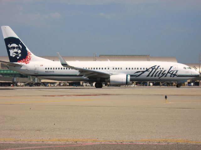 Boeing 737-800 (N534AS) - HOLDING ON RWY 19R
