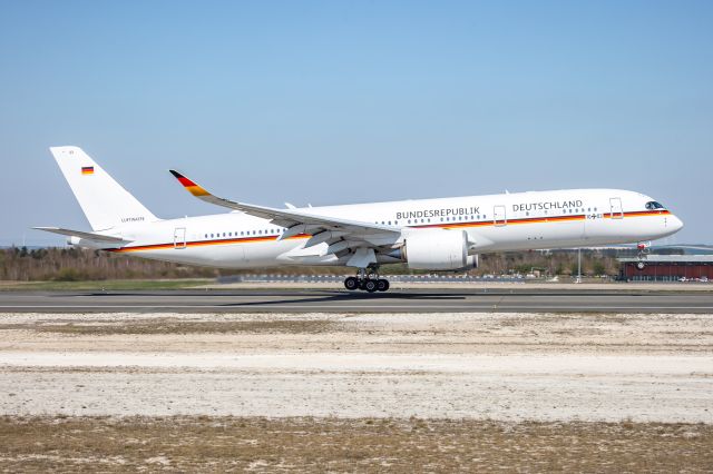 Airbus A350-900 (N1003)