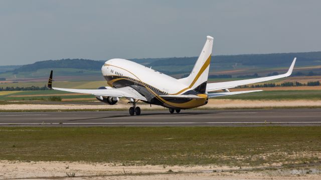Boeing 737-700 (9H-GGG)